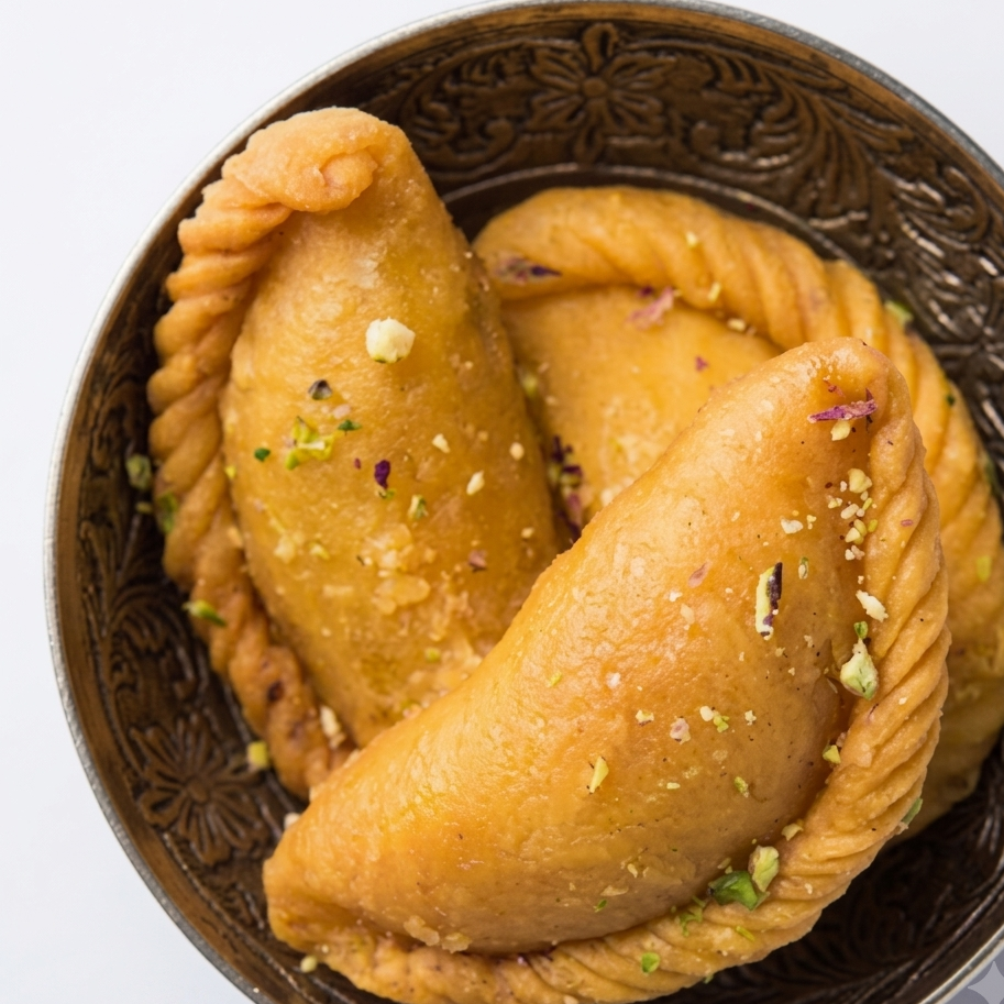 Traditional Gujiya – Crispy Pastry Filled with Khoya & Dry Fruits