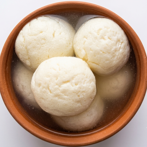 Soft & Juicy Rasgulla – Traditional Bengali Sweet in Sugar Syrup