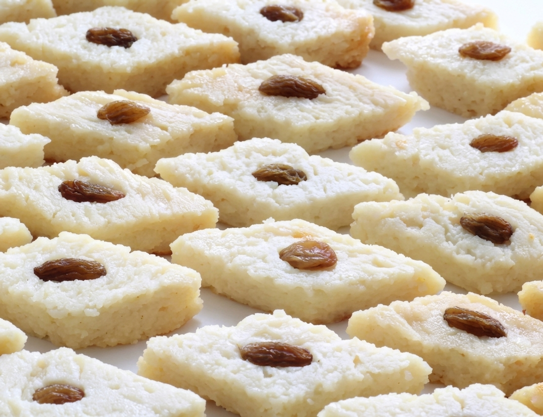 Authentic Bhapa Sandesh – Steamed Bengali Cottage Cheese Sweet