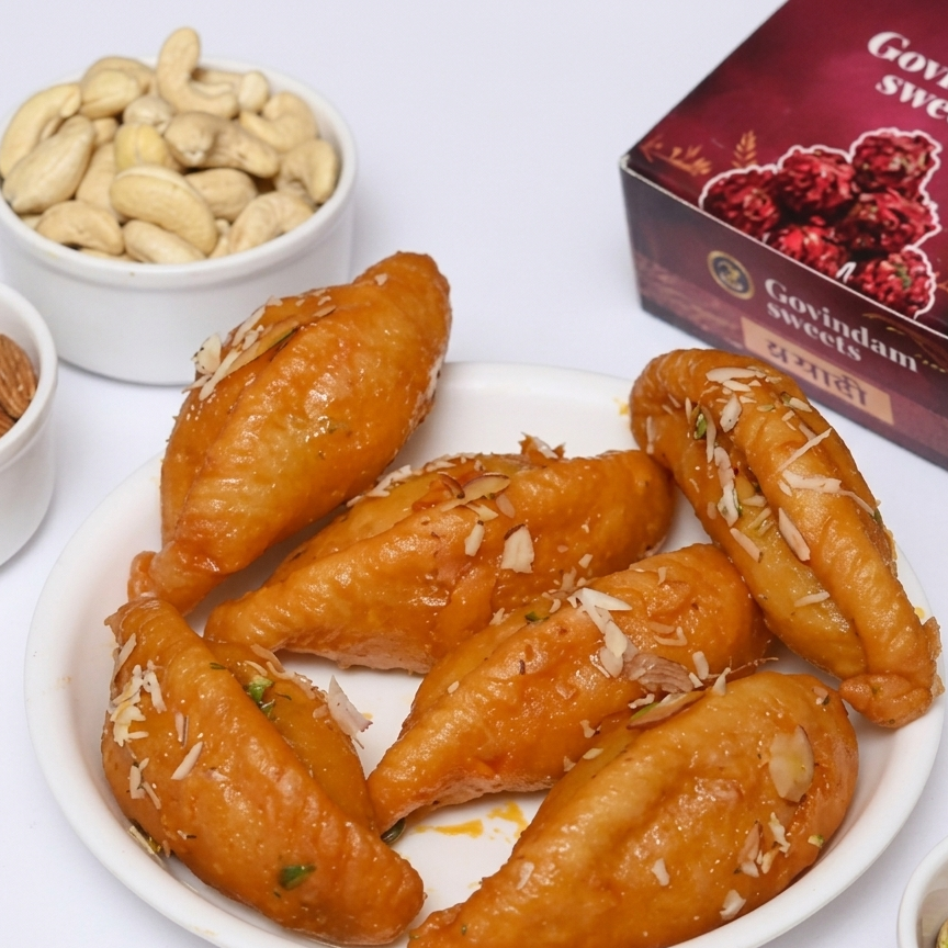 Traditional Gujiya – Crispy Pastry Filled with Khoya & Dry Fruits