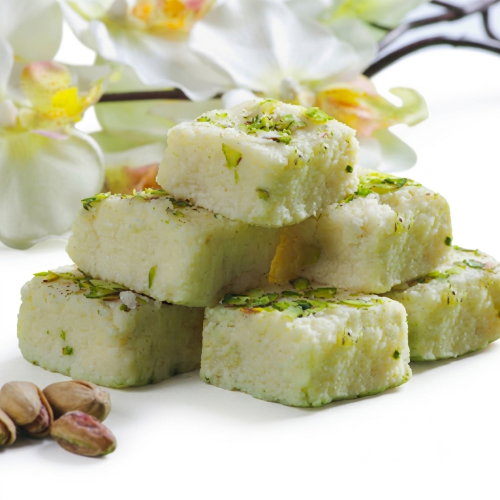 Rich & Creamy Malai Kalakand – Traditional Milk Sweet Made with Fresh Khoya